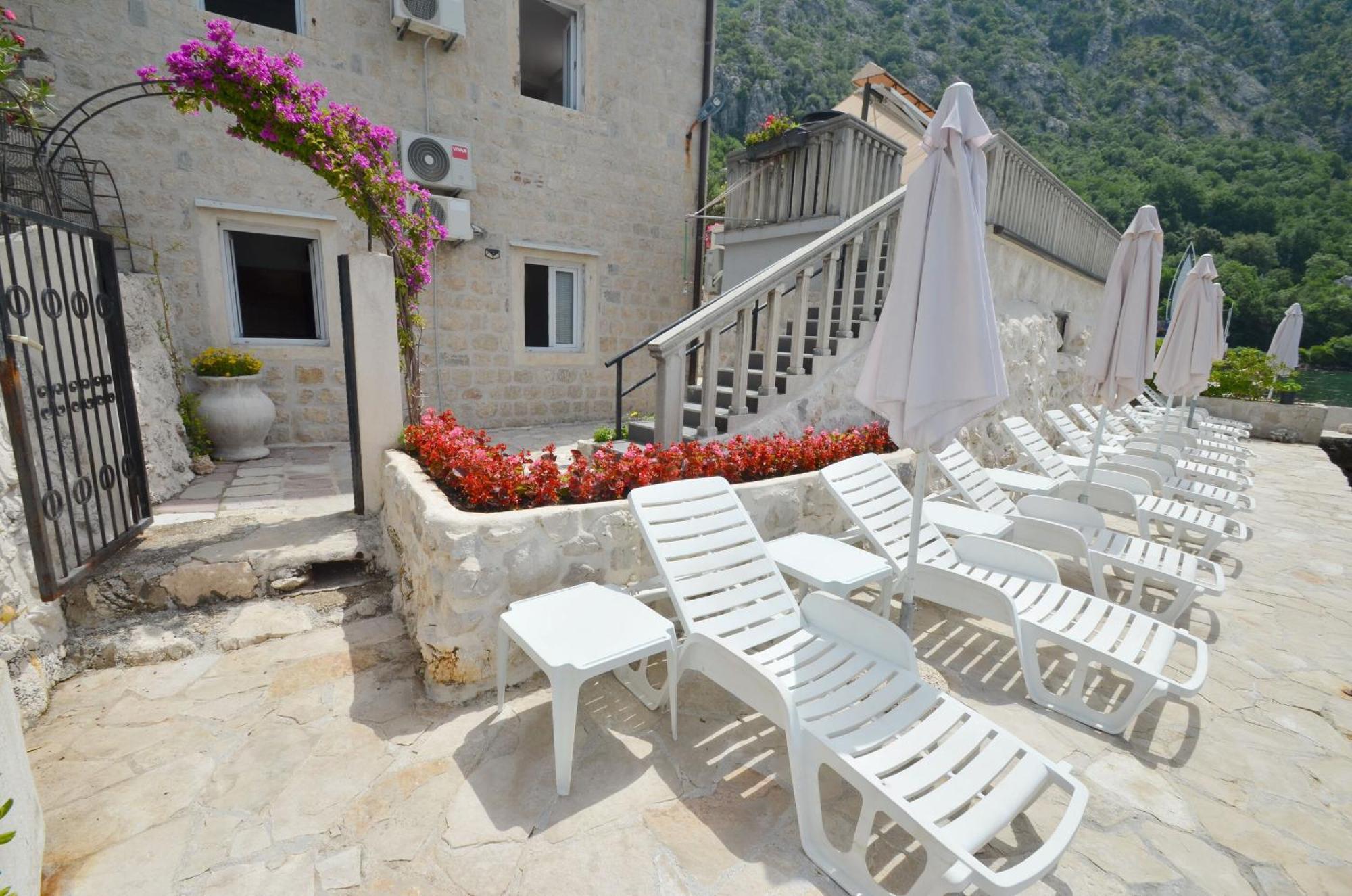 Apartments Mir I Dobro Kotor Buitenkant foto