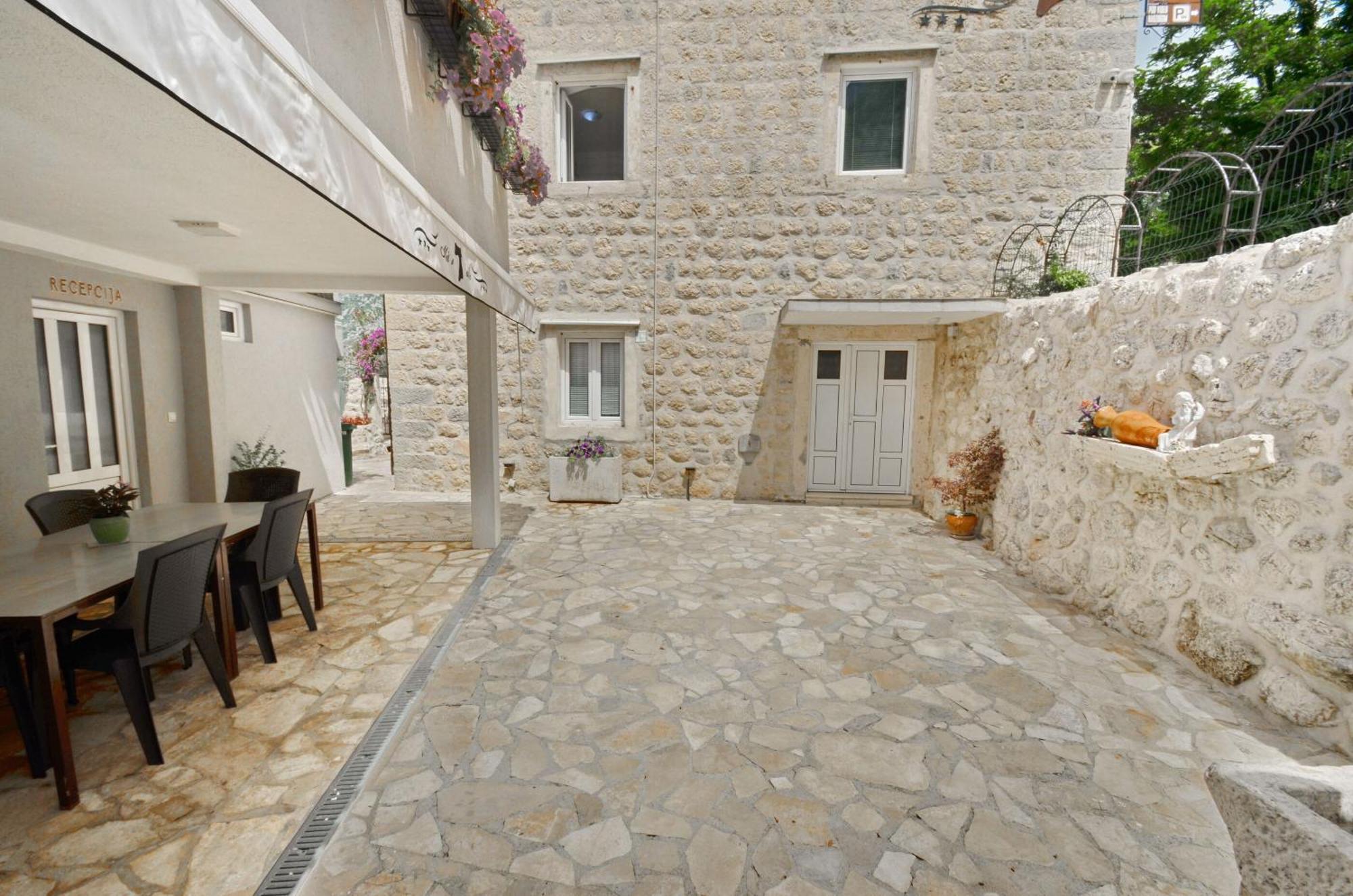 Apartments Mir I Dobro Kotor Buitenkant foto