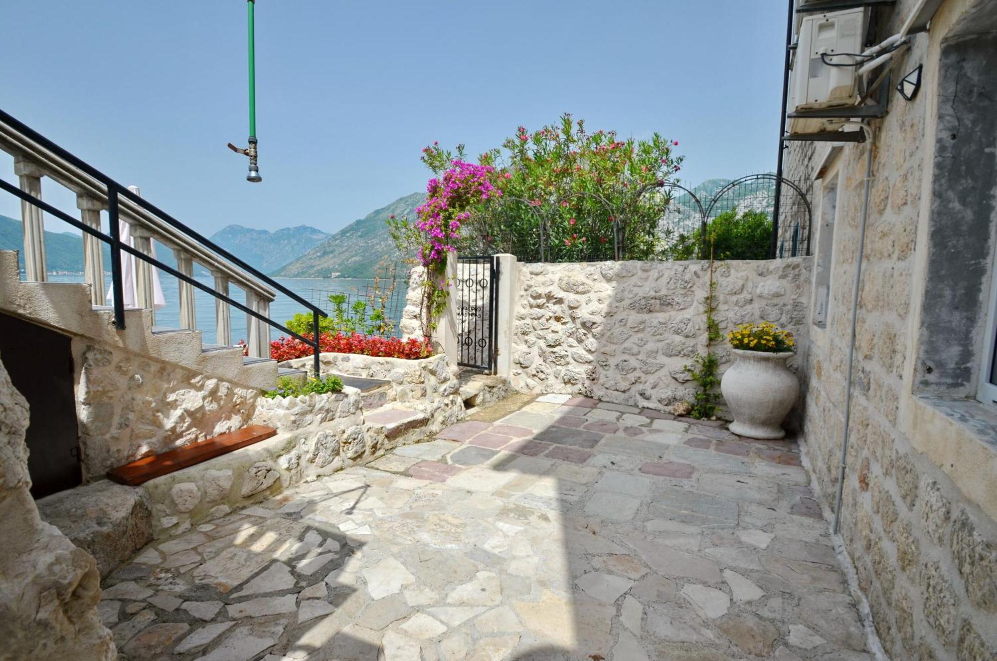 Apartments Mir I Dobro Kotor Buitenkant foto